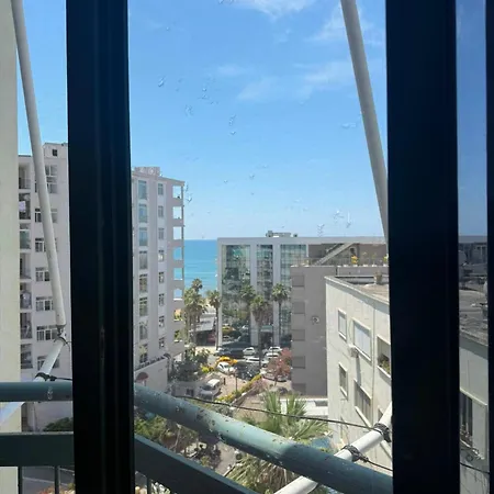 Sea View Apartment *